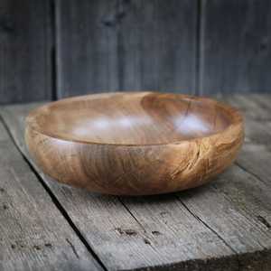 Bol rond en bois fait à la main fabriqué à partir de bois naturel, parfait pour servir des collations à salade ou un décor rustique écologique. - Product Image 2