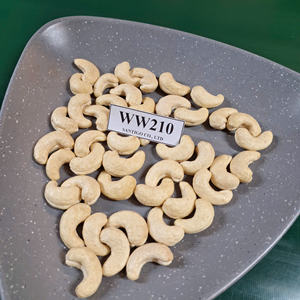 Noix de cajou Kaju WW210 Noix et amandes SANTIGO exportées au Moyen-Orient Noix sèches - Product Image 1