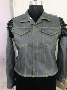 แจ็กเก็ตยีนส์เป็นมิตรต่อสิ่งแวดล้อมสำหรับผู้หญิงพร้อมด้วยงานฝีมือแนวชนเผ่าและงานปักคอมพิวเตอร์ด้วยกระดุมลูกปัดเลื่อม - Product Image 3