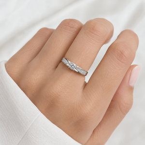 Bague solitaire en or plaqué Aurielle, forme cœur, bijoux de luxe tendance - Product Image 2