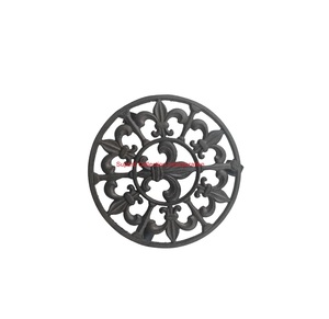 ขาตั้งสามขาทรงกลมทำจากเหล็กหล่อสไตล์ทันสมัยพร้อมดีไซน์ตกแต่งด้วยความร้อนทนทานสำหรับโต๊ะอาหารในห้องครัว - Product Image 1