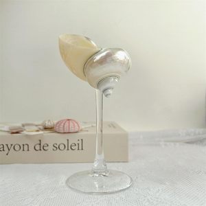 Verres à pied de coquillage exquis: Soufflé à la main avec des finitions uniques, pour des lignes de cadeaux exclusives. - Product Image 6