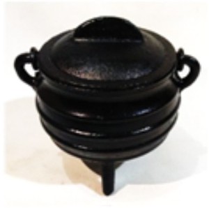 Caldero de Hierro Fundido con Tapa y Acabado Negro, Quemador de Incienso y Carbón Religioso, Mango de Resina de Madera con Aroma a Rosas, Kalavastu - Product Image 1