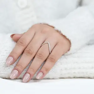 แหวนผู้ชายทรงโค้งประดับเพชรเลี้ยงในห้องปฏิบัติการทรงกลม ลายเรขาคณิต ความใส VVS ได้รับการรับรองจาก IGI ชุบโรเดียมบนแพลตตินัม - Product Image 1