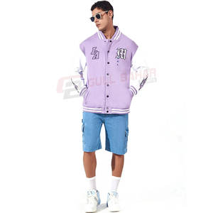 Veste universitaire bicolore pour homme avec patch d'équipe et doublure matelassée Veste universitaire personnalisée pour homme - Product Image 1