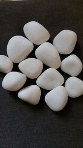 Bianco naturale lucidato ciottoli di ciottoli di pietra per il giardino e fiume bianco lucido decorazione esterna ciottoli per la vendita