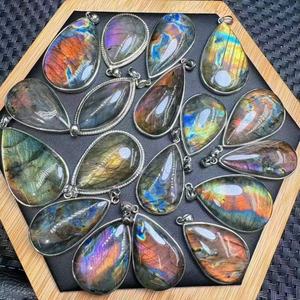 Liontin Kristal Labradorit Alami Unik, Kalung Batu Kilau Biru Ungu Estetis, Perhiasan Mode Boho, Liontin Batu Reiki - Product Image 1