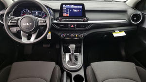 Kia Forte LXS IVT 2024 soigneusement utilisé - Product Image 4