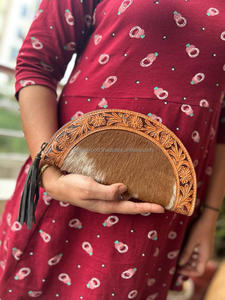 Nouveau Western élégant cheveux sur peau marron usiné fourrure cuir pochette femmes conçu sac à main vente chaude en cuir usiné portefeuille Unique - Product Image 6