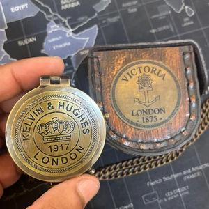 Brújula de latón náutica Premium de latón con cita de Kelvin & Hughes con cadena de cuero en regalo hecho a mano antiguo - Product Image 1