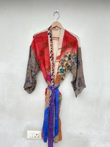 Kimono en soie multicolore Robe sari cousue à la main Tissu sari indien Festival Loungewear Recyclé Indian Sari Gown Beautiful Kimono - Product Image 4