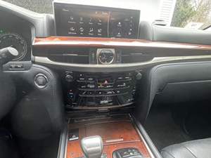 2016 LX 570 V8 de 5.7 litres, 4WD, hautement équipé, principalement non modifié, principalement appartenant au sud - Product Image 5