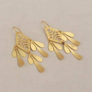 Pendientes de oro chapados en cobre hechos a mano para mujer, pendientes versátiles de alta calidad a la moda, precio asequible - Product Image 2