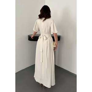 Vestido de lino con lazo en la espalda y fruncido en el pecho, color crudo - Ecru - Product Image 5