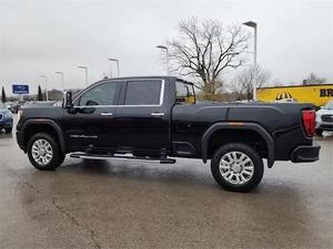 GMC Sierra 3500 Denali Turbo AWD 2021 d'occasion, sièges en cuir, intérieur clair - Product Image 2