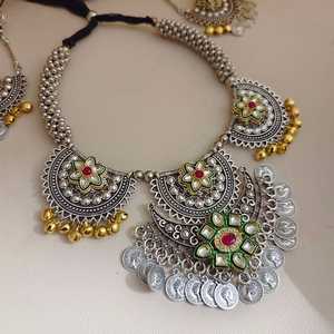 สร้อยคอคุณภาพสูงแบบอินเดียดั้งเดิมมีสองสีพร้อมต่างหูสำหรับผู้หญิงเหมาะสำหรับงานเทศกาลชุดลำลอง - Product Image 4