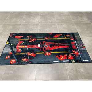Tapis en chenille Formula 1 Pit Stop : Décoration personnalisée pour chambre de garçon, avec tapis moelleux - Product Image 1