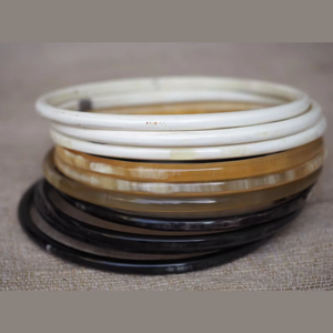 Sammi กำไลมือรูปเขาควายสีขาวธรรมชาติสำหรับสตรีสร้อยข้อมือทรงกลมขัดเงาเครื่องประดับมุกเป็นของขวัญที่ดี - Product Image 3