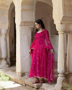 Vêtements Ethniques Indiens Tabby Soie Organza Impression Numérique Fantaisie Anarkali Robes avec Organza Dupatta pour Wedding Wear et Festival Wear - Product Image 1