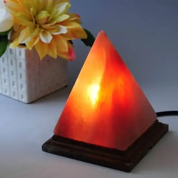 Piramit şekli himalaya pembe tuz lambası doğal renk lamba Pakistan himalaya tuz üreticisi ve toptancı