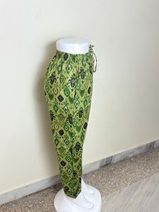 Pantalones de salón con estampado étnico verde, pantalones cómodos bohemios ligeros, pantalones con estampado tribal de cintura elástica - Product Image 2