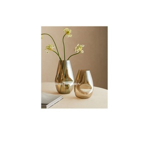 Jarrones de flores de latón ecológicos hechos a mano de diseño moderno, conjunto de forma y tamaño personalizados, 2 patrones de aspecto atractivo, venta superior - Product Image 1