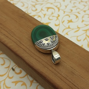 Colgante Ovalado de Malaquita Verde 100% Natural, Plata de Ley 925, Joyería Fina Hecha a Mano con Piedras Preciosas y Dijes, Joyería al por Mayor - Product Image 4