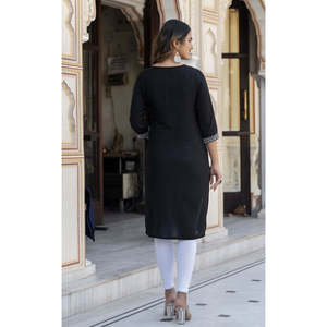 Cómoda Kurta de Rayón Bordada - Product Image 2