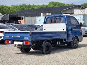 Camion de fret d'occasion Fast Delivery Porter2 H100 2023 1 tonne, LHD Diesel CRDi Automatique 4x2 2WD Super Cab, Pick-up commercial Euro VI - Product Image 1