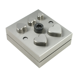 Cutter à disque en acier inoxydable en forme de cœur avec 5 poinçons pour la fabrication de bijoux DIY - Product Image 1