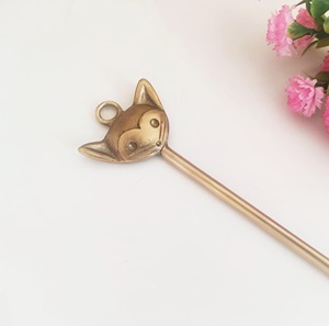 Elegante Soporte Decorativo con Diseño de Cara de Gato, Elaborado con Acabado Dorado, Ideal para Decoración del Hogar y Regalos, Hecho a Mano en India - Product Image 3