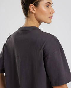 Camiseta de talla grande de grafito cómoda de manga corta de gran tamaño para mujer, transpirable, ligera, 100% algodón, ajuste relajado, camiseta de entrenamiento de gimnasio - Product Image 2