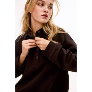 Blusa Elegante para Mujer con Cuello Solapa y Patrón Floral Bordado, Talla Única - Disponible en Tejidos de Seda, Chifón, Punto y Lino - Product Image 1