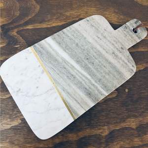 Planche à découper en marbre design pour collection d'accessoires de cuisine de luxe avec un aspect pierre intemporel - Product Image 4