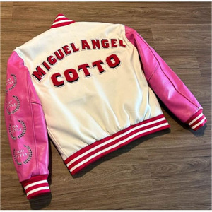 Chaquetas Varsity Letterman al por Mayor con Parches, Chaquetas Varsity de Lana Verde a Precio Económico con Mangas de Cuero Vacuno Amarillo Genuino - Product Image 6