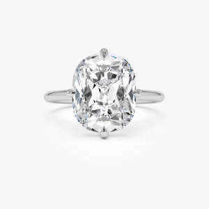 Bague de fiançailles solitaire opulente en or 14K avec diamant de laboratoire taille coussin, 5.05 carats total, couleur E-F, clarté VS, certifiée IGI - Product Image 3
