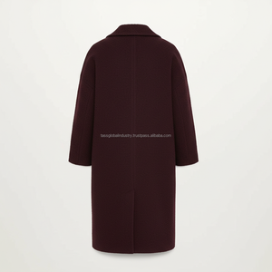 Manteau en laine double boutonnage bordeaux pour femme sur mesure, fabricant OEM et marque privée - Product Image 2