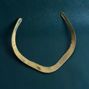 Collar de cobre moderno para mujer, joyería geométrica minimalista, cadena colgante hecha a mano elegante, accesorio de moda contemporáneo Simple - Product Image 1