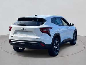 Chevrolet Trax RS SUV 2024 con 1RS FWD, Volante a la Izquierda, Automático, Interior Oscuro, Asientos de Cuero, Neumáticos R19 - Product Image 5