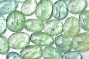 5A พลอยไคยาไนต์ทรงหลังเบี้ยสีเขียวรูปไข่สำหรับทำหินธรรมชาติขายส่ง - Product Image 4