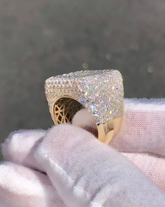 Bague de déclaration pour homme en moissanite sertie de pierres, surface entièrement pavée, bijoux fins en argent de luxe audacieux - Product Image 1