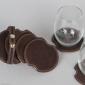Ensemble de sous-verres en cuir de qualité supérieure fabriqués à la main avec un matériau durable et un style vintage élégant pour une décoration de salle à manger rustique - Product Image 4