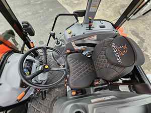 Tractor Agrícola Compacto Bad Boy 3026 de 70HP 4WD con Motor y Bomba de Alta Productividad, Construcción Robusta, Uso Multipropósito - Product Image 6