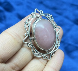 Broche de pierres précieuses en quartz rose en argent sterling faite à la main Broches celtiques naturelles pour mariages et occasions spéciales - Product Image 4