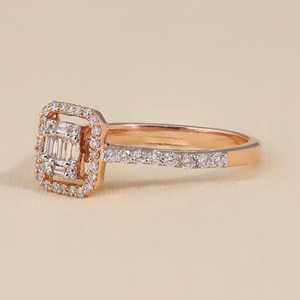 Bague de fiançailles en diamant de laboratoire taille émeraude avec halo de diamants baguette et ronds LR1066 - Product Image 1