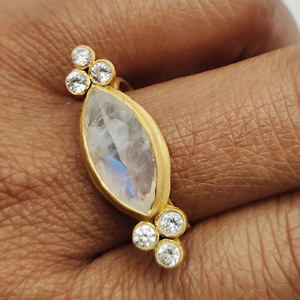 Piedra lunar arcoíris Natural, corte Marquesa, Plata de Ley 925, acabado mate, anillo grande chapado en oro permanente, 5 Gms, tamaño US 11, joyería - Product Image 1