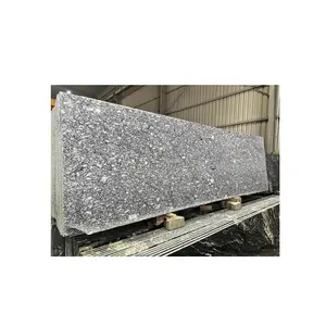 Losa de granito gris ahumado de piedra natural de suministro de fábrica al por mayor utilizada en una amplia gama de aplicaciones, desde suelos hasta encimeras