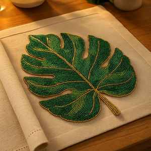 ที่ชาร์จทรงกลมทำด้วยมือสำหรับการรับประทานอาหารสุดหรูและของตกแต่งวันหยุดลูกปัดทำมือไม่เหมือนใครที่รองจานบนเฟอร์นิเจอร์บ้าน - Product Image 1