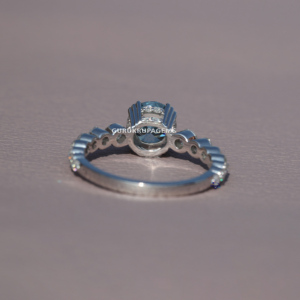 Anillo de Compromiso de Diseño para Mujer, con Diamante Clásico de Corte Brillante Redondo, Color Azul, Claridad VVS, Incrustado en Oro Blanco de 14 Quilates - Product Image 3