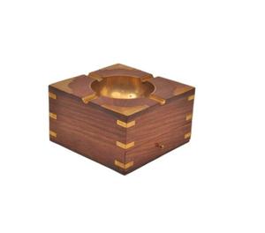 Cenicero náutico de madera y latón de primera calidad con símbolo de ancla perfecto para artículos de regalo de oficina en casa y casa de playa - Product Image 1